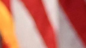 Trump firma órdenes ejecutivas de alivio temporal, el cheque de desempleo se reduce a $400 dólares semanales