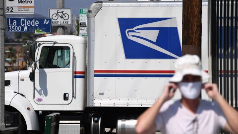 Para solicitar empleo con el Servicio Postal de Estados Unidos debe tener 18 años o más.