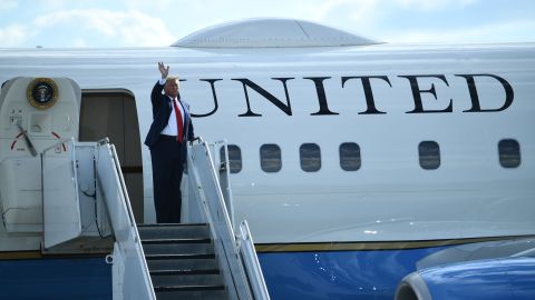 El Air Force One casi es golpeado por un dron con Trump a bordo