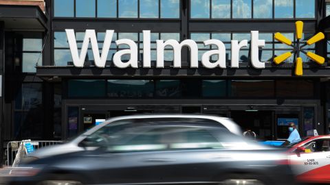 Walmart advierte de una nueva desaceleración en la economía si no llega un nuevo cheque de estímulo