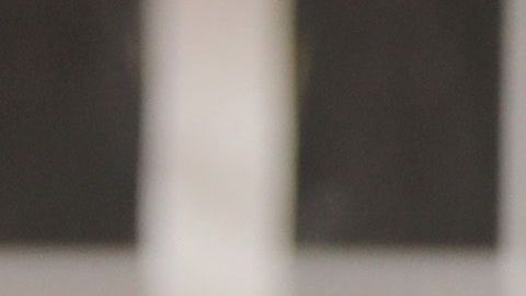 Estudiantes de la Universidad de Nueva York (NYU) esperan para una prueba de Covid-19 antes de ir a clases.