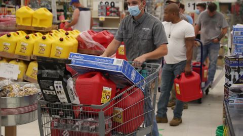 Los estados de Texas y Louisiana se preparan para el golpe del huracán Laura.