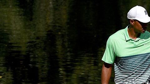 Tiger Woods y su hijo Charlie Woods en un torneo en 2015.