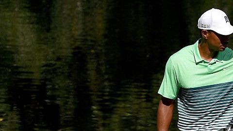 Tiger Woods y su hijo Charlie Woods en un torneo en 2015.