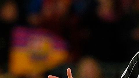 Giorgio Chiellini con Luis Suárez en un Barcelona vs. Juventus.