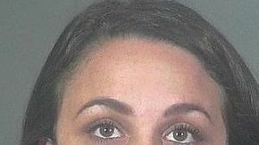 La pareja de 29 años enfrenta cargos por vandalismo y crímenes de odio.