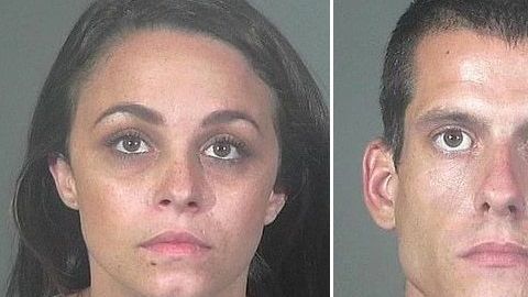 La pareja de 29 años enfrenta cargos por vandalismo y crímenes de odio.
