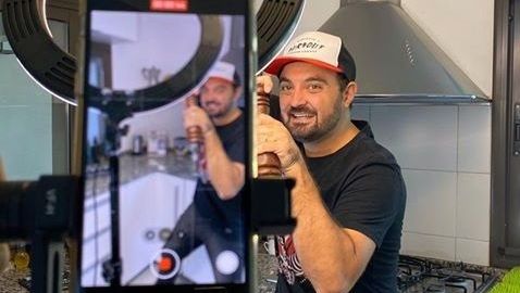 Javi Rosemberg es un locutor apasionado de la cocina.