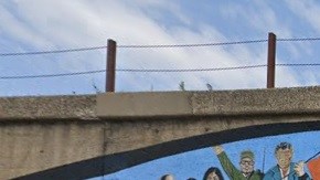 Una porción del mural en la esquina de la calle 18 y Western, en Chicago, del artista Marcos Raya.