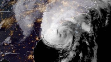 El huracán Isaías causó muertes y destrozos en la costa este de EE.UU.