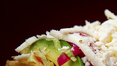 Los tacos en México no se preparan sobre tortilla crujiente.