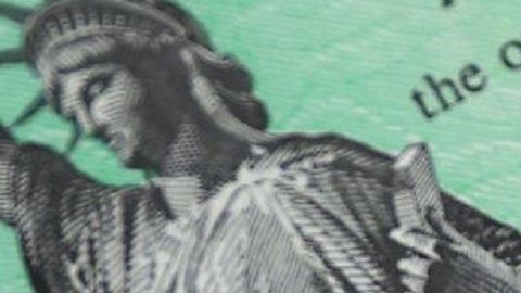 Además de depósitos a cuentas bancarias, la ayuda de Ley CARES se envió por cheque y tarjeta de débito.