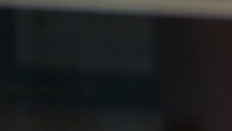 El doctor Bruce Hoyle utiliza el ultrasonido para identificar el problema.