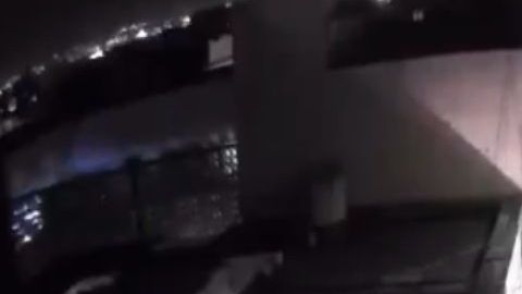 VIDEO: Supuestos policías ejecutan a 2; en su huida aplastan la cabeza de uno con camioneta