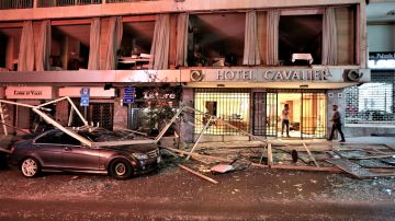La destrucción en un hotel de Beirut.
