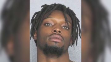Ashtan Michael Pierre, de 21 años, fue arrestado en el sur de Florida.