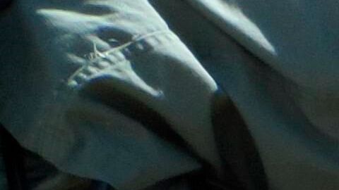 Agentes de CBP asisten a un inmigrante que se desmayó debido al calor en el desierto de Arizona.