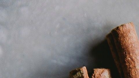 La canela contiene grandes cantidades de antioxidantes polifenólicos muy potentes.