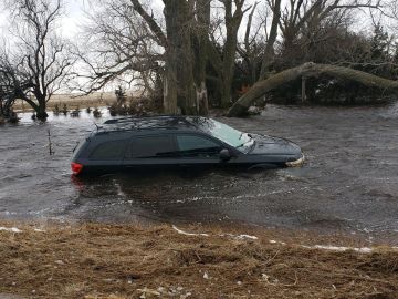 Las inundaciones han rodeado a varios poblados en Nebraska.