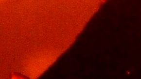 Una vivienda arde en llamas en Hennessey, cerca de Vacaville en California.