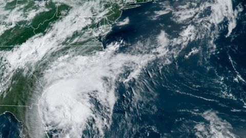 La tormenta Isaías volvió a ser huracán.