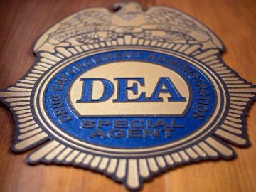 Si sospecha que se trata de una llamada fraudulenta la DEA recomienda simplemente colgar la llamada e informar a las autoridades.