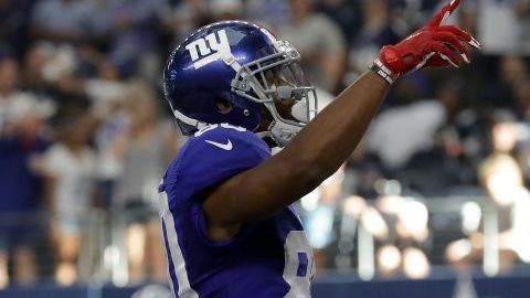 Víctor Cruz, receptor de los NY Giants, celebra con su sello propio el touchdown que marcó la diferencia el domingo para vencer a los Cowboys de Dallas.