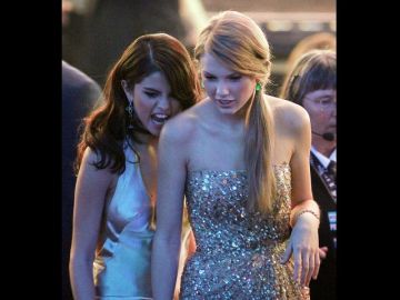 Taylor siempre está ahí para apoyar a Selena cuando lo necesita.