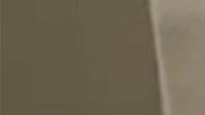 Captura del video en el que se ve a un agente esposando a un niño en Key West.