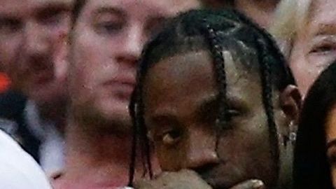 Kylie Jenner y Travis Scott juntos en un juego de basquetbol