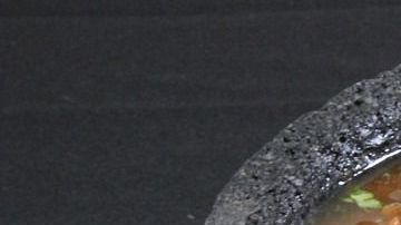 Salsa de tomate asado, sencilla, llena de sabor, con notas ahumadas y picor intermedio.