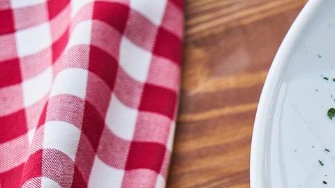 Los antioxidntes del aguacate reducen el riesgo de degeneración macular y cataratas.