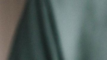 La política económica afecta el ingreso y los costos de los consumidores.