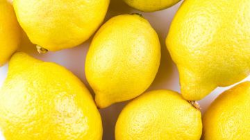 Aprende a usar los limones para eliminar la negatividad.