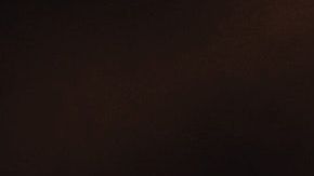 Un auto apareció completamente rociado con partículas de chocolate tras las fallas registradas en la fábrica de chocolate.