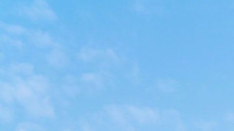 La pequeña voló durante varios minutos por los aires.