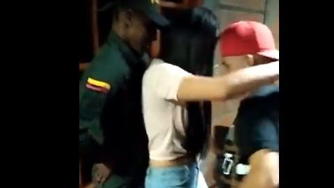 Los uniformados se unieron al festejo,