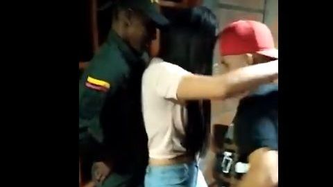 Los uniformados se unieron al festejo,