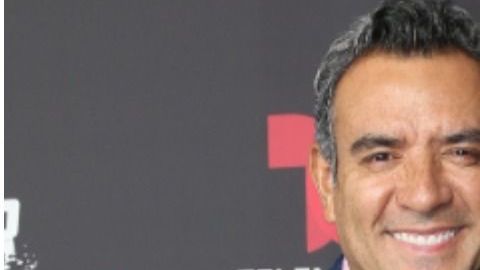 Héctor Sandarti y esposa en México