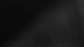 Al estar a oscuras, encendió accidentalmente la cortadora.