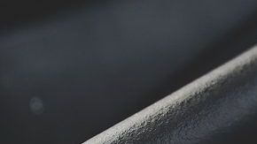 Una batería con energía baja puede volver a recrgarse y alargar su periodod de vida, sin embargo es señal de considerar tener una nueva de reemplazo.