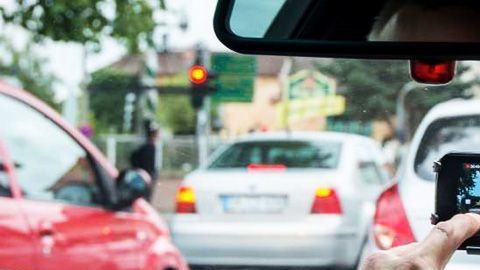 En el 2017 se reportaron en California 22,000 conductores que sufrieron accidentes por distraídos.