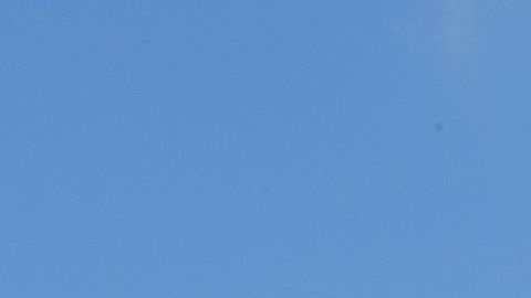 05/28/19/LOS ANGELES/Neighbors complain about the noise levels along the flight path leading to LAX. (Aurelia Ventura/La Opinion)