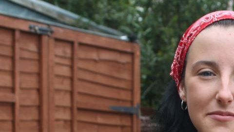 Charlotte tiene 19 años y vive en Reino Unido.