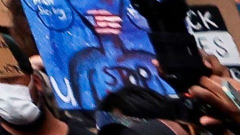 New York (United States), 24/08/2020.- A person paints Jacob Blake'Äôs name on 34th Street during a protest in response to the shooting on 23 August by police officers in Kenosha, Wisconsin of Jacob Blake, a Black man who was trying to get into his car with his children, in New York, New York, USA, 24 August 2020. Blake was shot in the back and is in stable condition following the shooting which has sparked massive protests in Kenosha and around the country. (Protestas, Estados Unidos, Nueva York) EFE/EPA/JUSTIN LANE