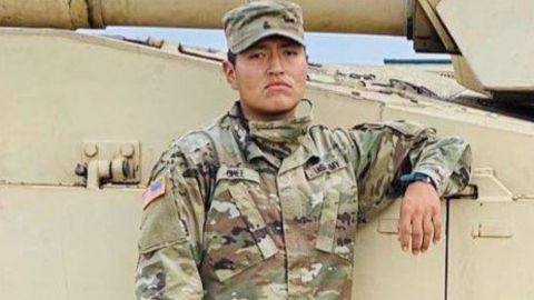 El soldado de Fort Hood Carlton L. Chee murió después de sufrir un colapso.