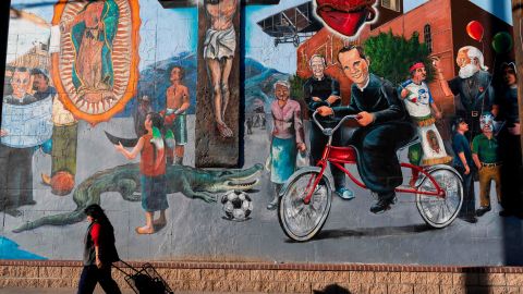 Un mural que ilustra a la cultura hispana en El Paso, Texas.