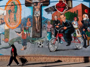 Un mural que ilustra a la cultura hispana en El Paso, Texas.