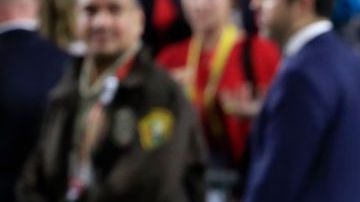 Patrick Mahomes y Brittany Matthews festejando el triunfo en el Super Bowl.