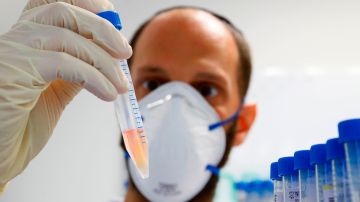 100 científicos solicitan a voluntarios exponerse a la COVID-19 para realizar pruebas de vacunas